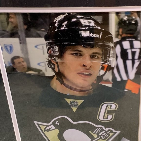 44” X 36” Pittsburgh Penguins SIDNEY CROSBY Autographed Jersey FRAMEWORTH Framed - Picture 4 of 9